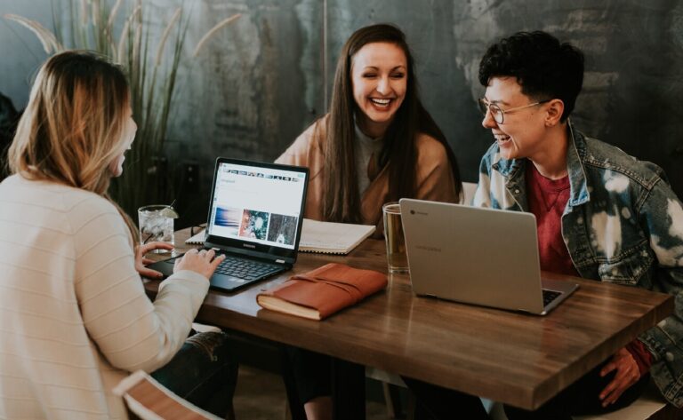 La Generación Z redefine la productividad laboral: menos alcohol, más foco y mejor rendimiento