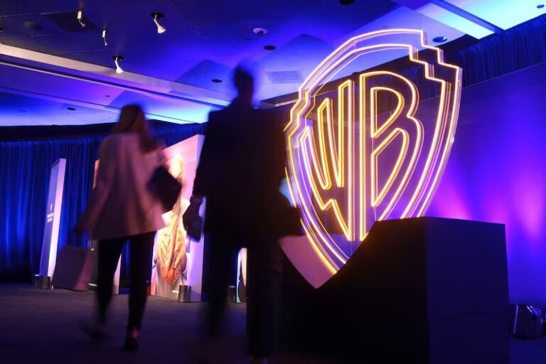 Warner Bros. revisa una oferta mejorada de Paramount en plena puja con Netflix