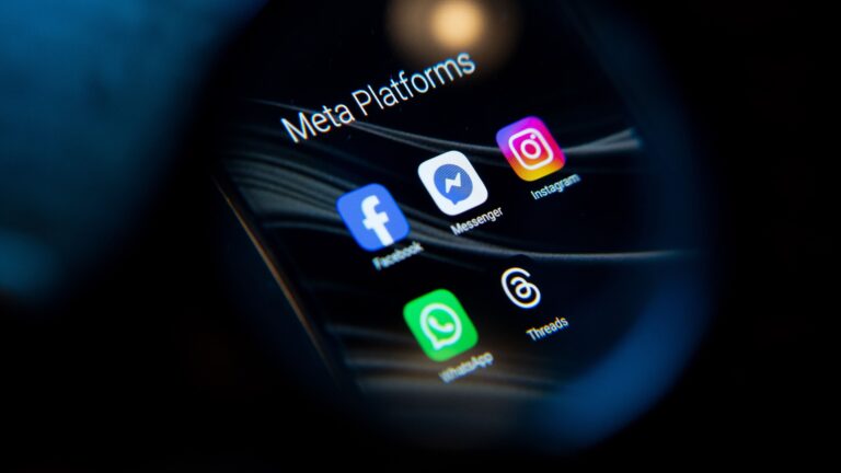 Acciones de Meta Platforms caen tras fallo histórico que eleva riesgos legales