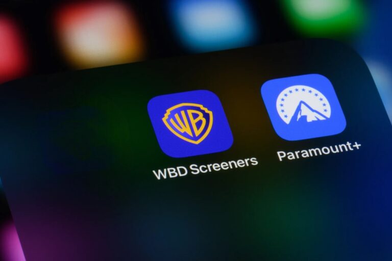 Warner Bros. Discovery enfrenta presión por deuda y recortes ante posible fusión con Paramount-Skydance