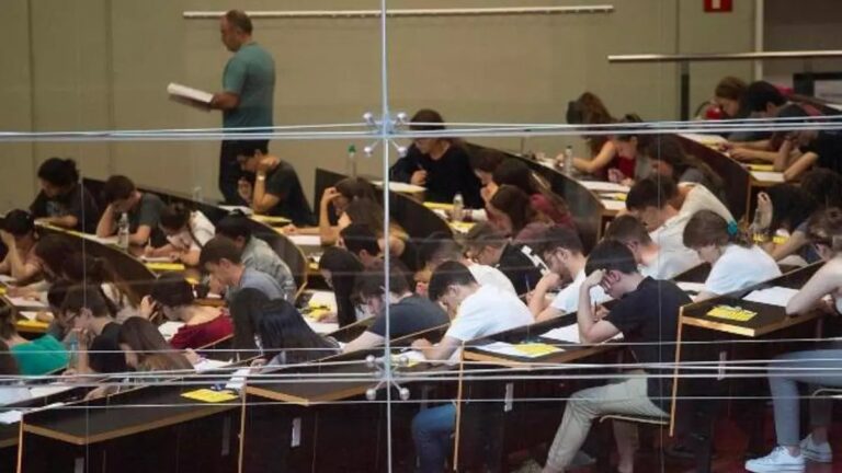 La inteligencia artificial cuestiona el valor del título universitario como garantía de éxito laboral