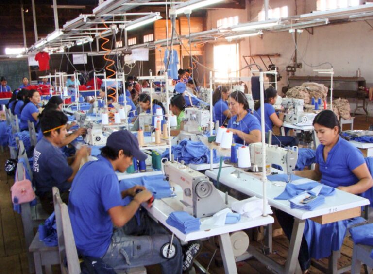 Empresas venezolanas frente a gigantes de EEUU: competir, asociarse o desaparecer